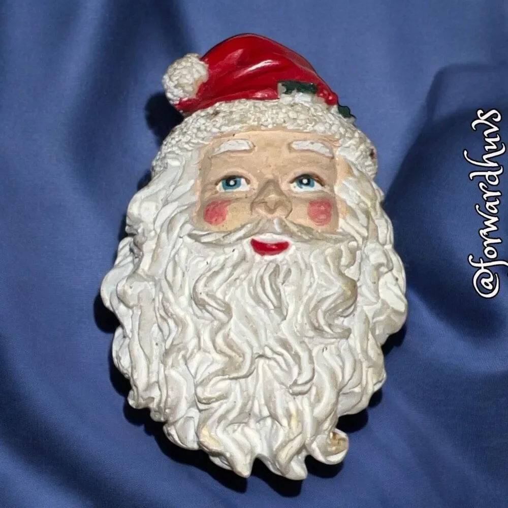 Vintage Santa Claus Brooch - Festive Holiday Cheer